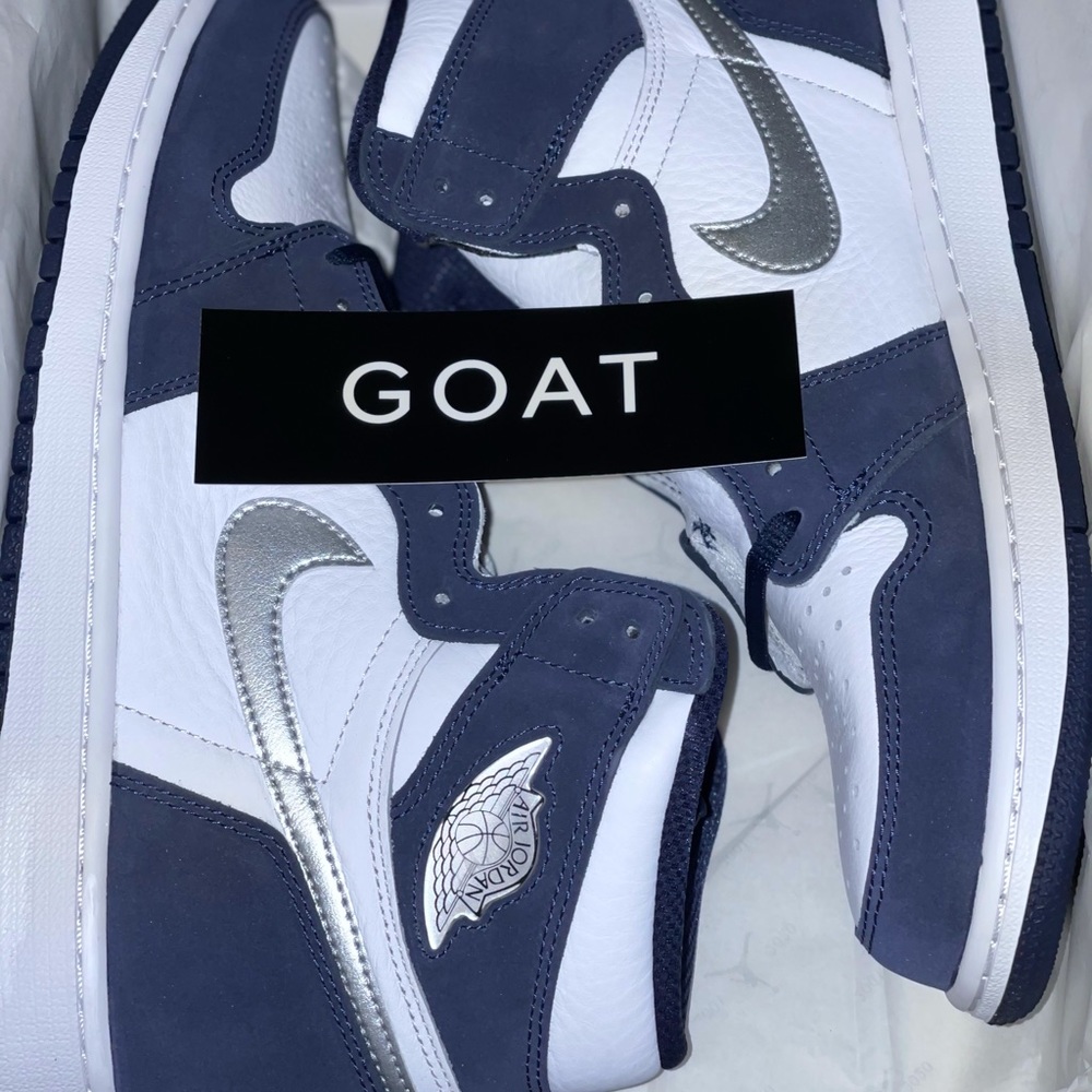Air Jordans Midnight Navy Blue 1s - Picture 2 of 4